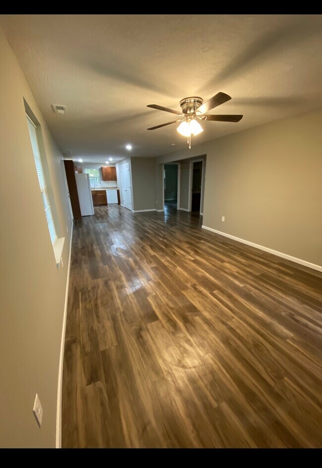 Building Photo - 300 N Orchard Ave