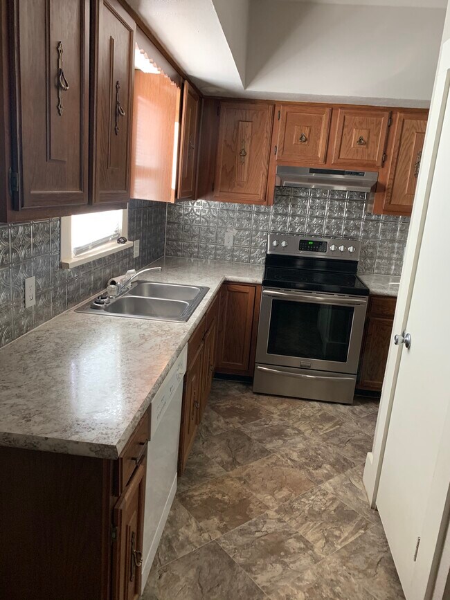 kitchen - 901 Raleigh