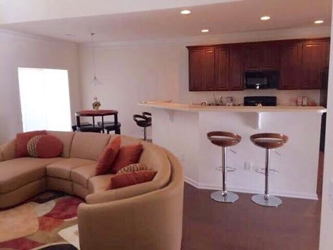 Building Photo - 3 Bedroom 2.5 Bath House in Buckshire - Su...