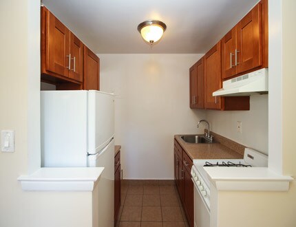 Primary Photo - 81-32 Baxter Ave