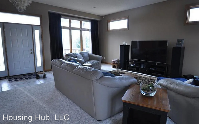 Building Photo - 4 br, 2.5 bath House - 17331 Zumbrota St NE