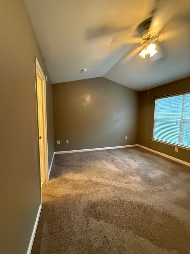 Building Photo - 06-204 Tennoppzone