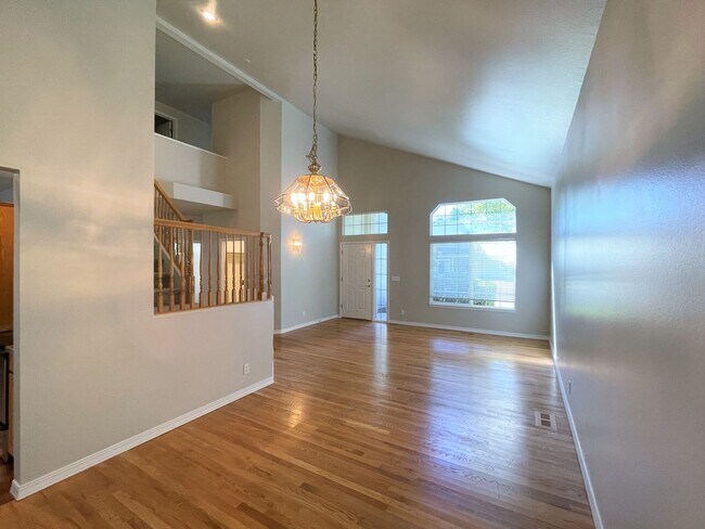 Foto del edificio - Beautiful 5bd 3ba home on corner lot, Edge...