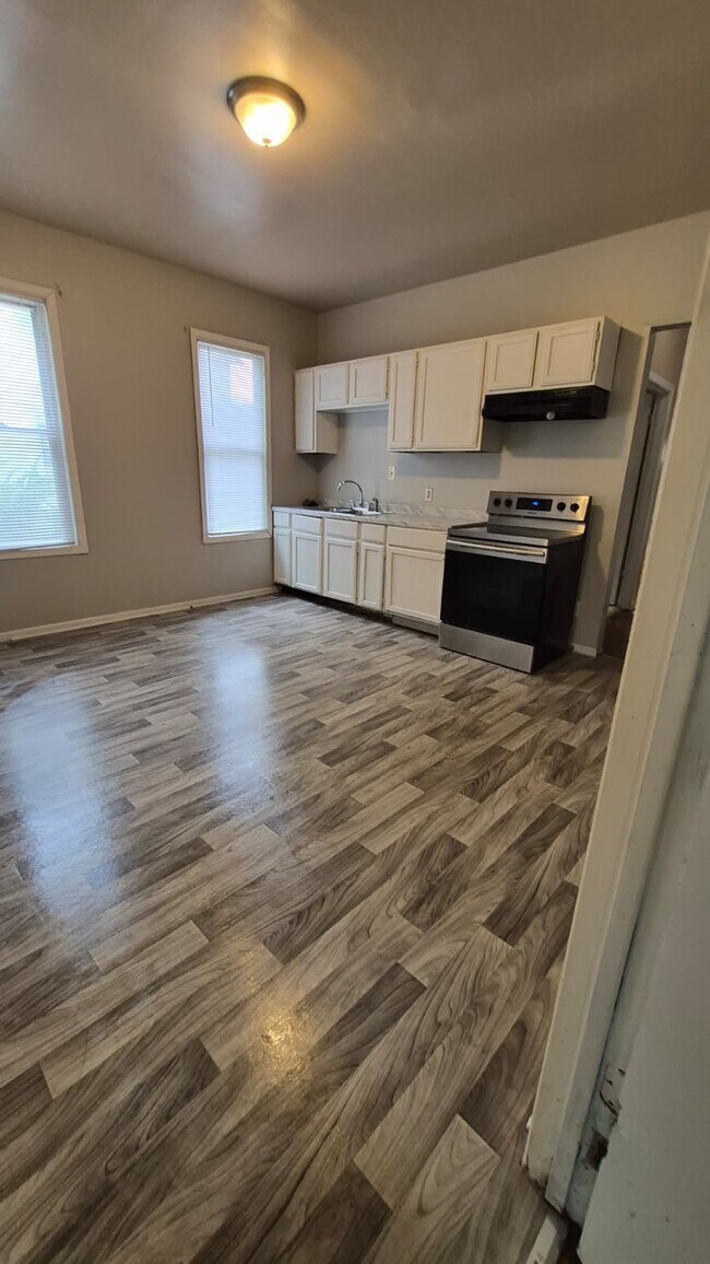 Foto del edificio - 3834 N Port Washington Rd