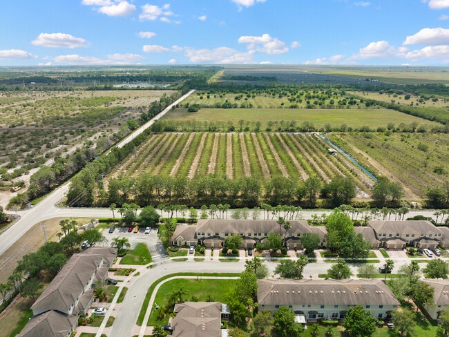 Building Photo - 9945 E Villa Cir