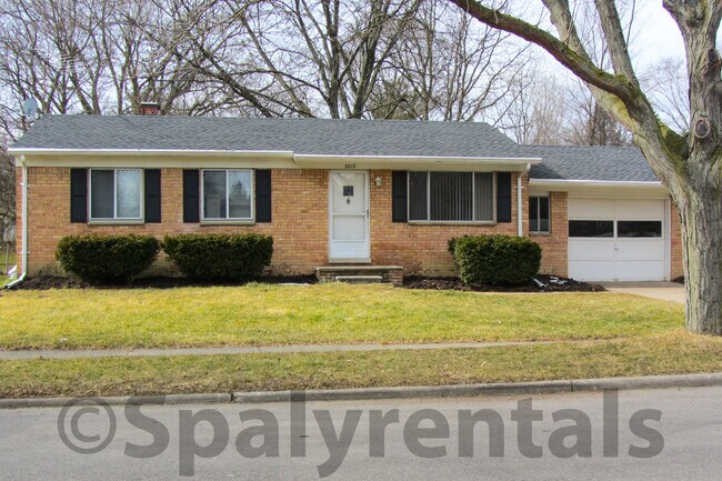 Building Photo - 3210 Fernwood Ave