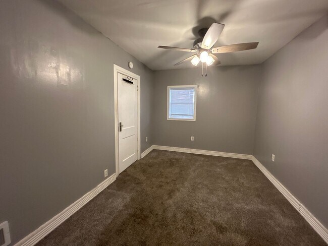 Foto del edificio - Charming 2-Bedroom, 1-Bathroom Home in South Bend