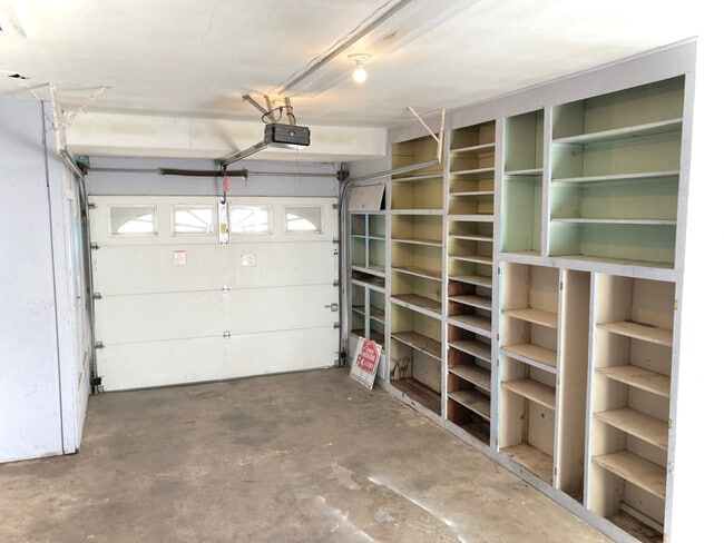 Building Photo - 612 W Matthews St