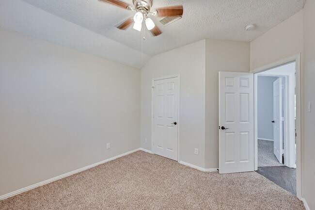 Foto del edificio - 5308 Promise Land Dr