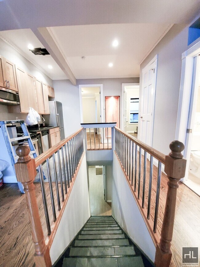 Foto del edificio - Avail; May 1 Upper Carnegie Hill adj/E. Harlem, Close to E.96th Q: E 100th St btw 2nd/1st Ave 4BR...