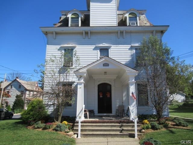 Building Photo - 105 2nd St