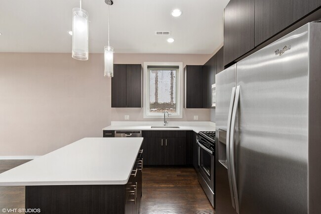 Foto del edificio - 2159 W Adams St