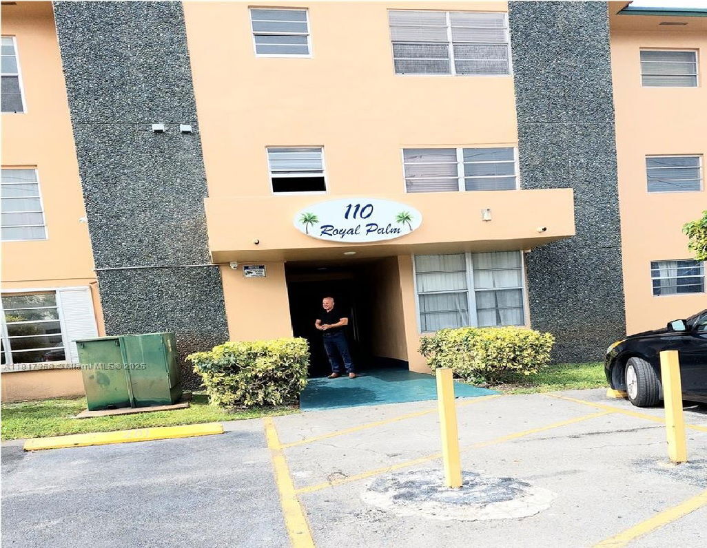 Foto principal - 110 Royal Palm Rd
