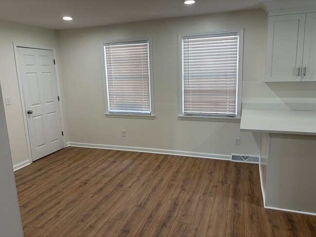 Building Photo - 4728 Holbird St