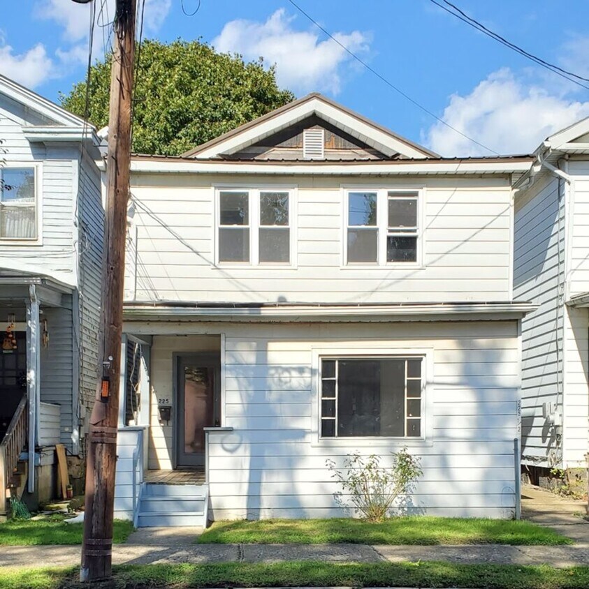 Primary Photo - 225 Poplar St