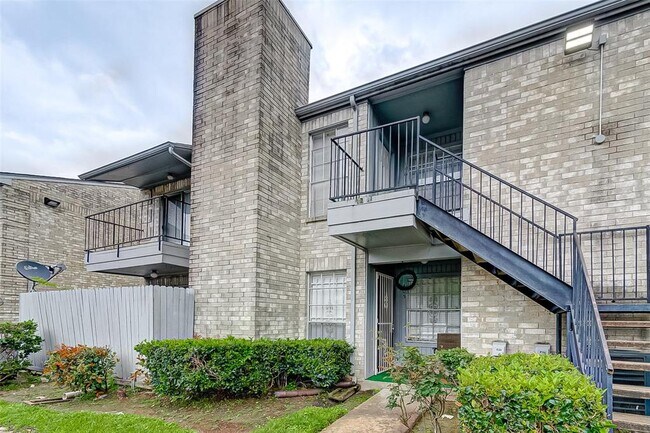 Foto del edificio - 6500 Sands Point Dr