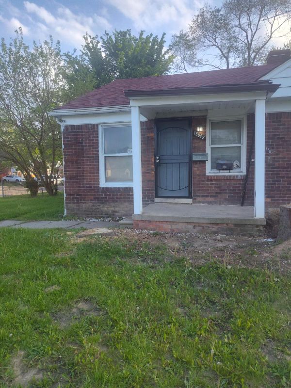 Building Photo - 18842 Moross Rd