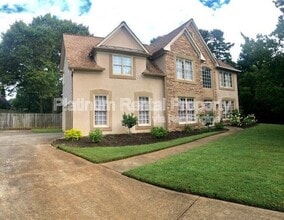 Building Photo - 3335 Woodside Ct