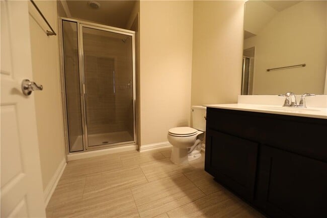 Building Photo - 13800 Lyndhurst St