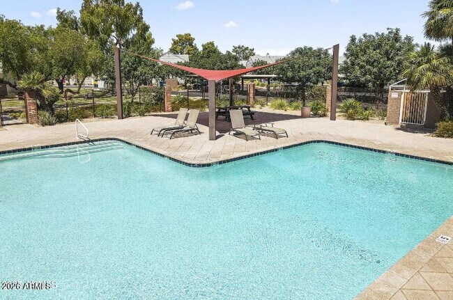 Building Photo - 1601 N Saba St