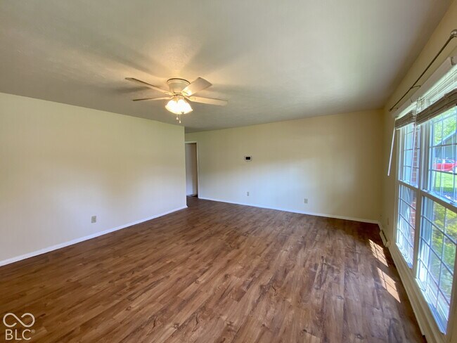 Building Photo - 226 Southlane Dr