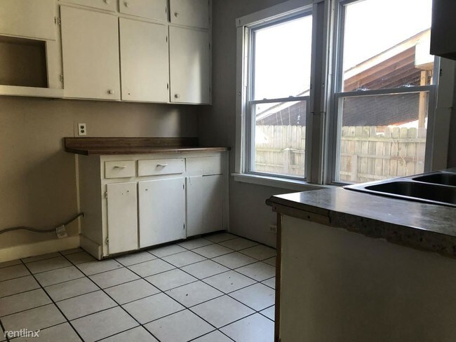 Building Photo - 3401 W 41st St