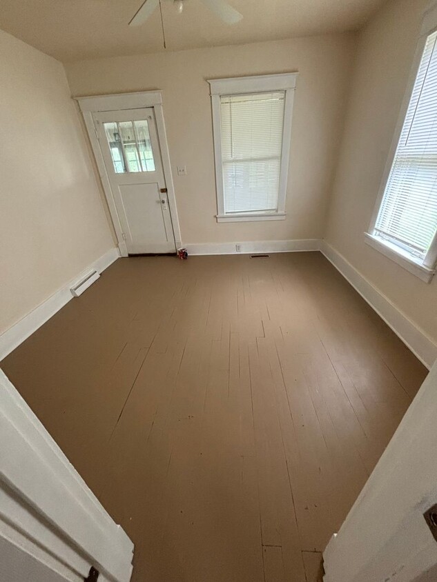 Primary Photo - Nice 1BR with bonus space