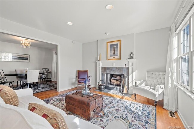 Building Photo - 69 Quintard Ave