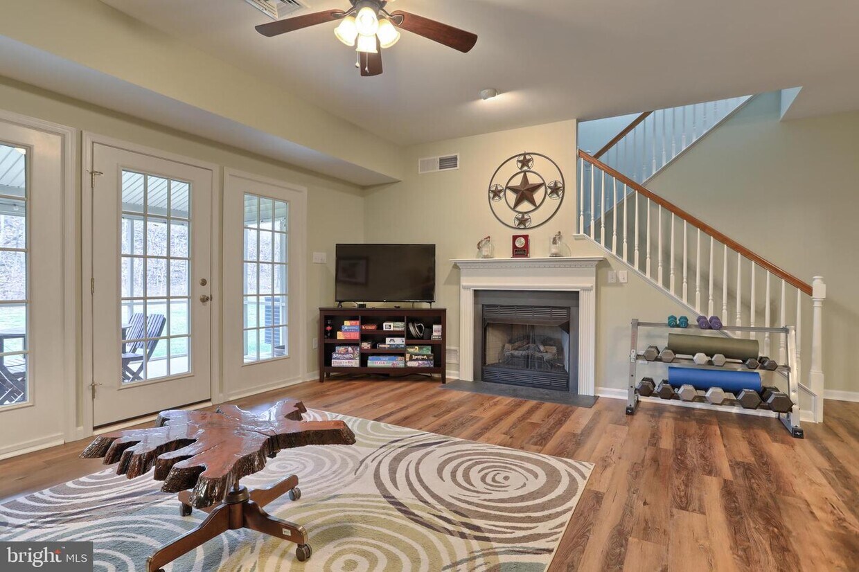 2075 Deer Run Dr, Hummelstown, PA 17036 Townhouse for Rent in