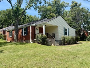Building Photo - 902 Gibson Dr