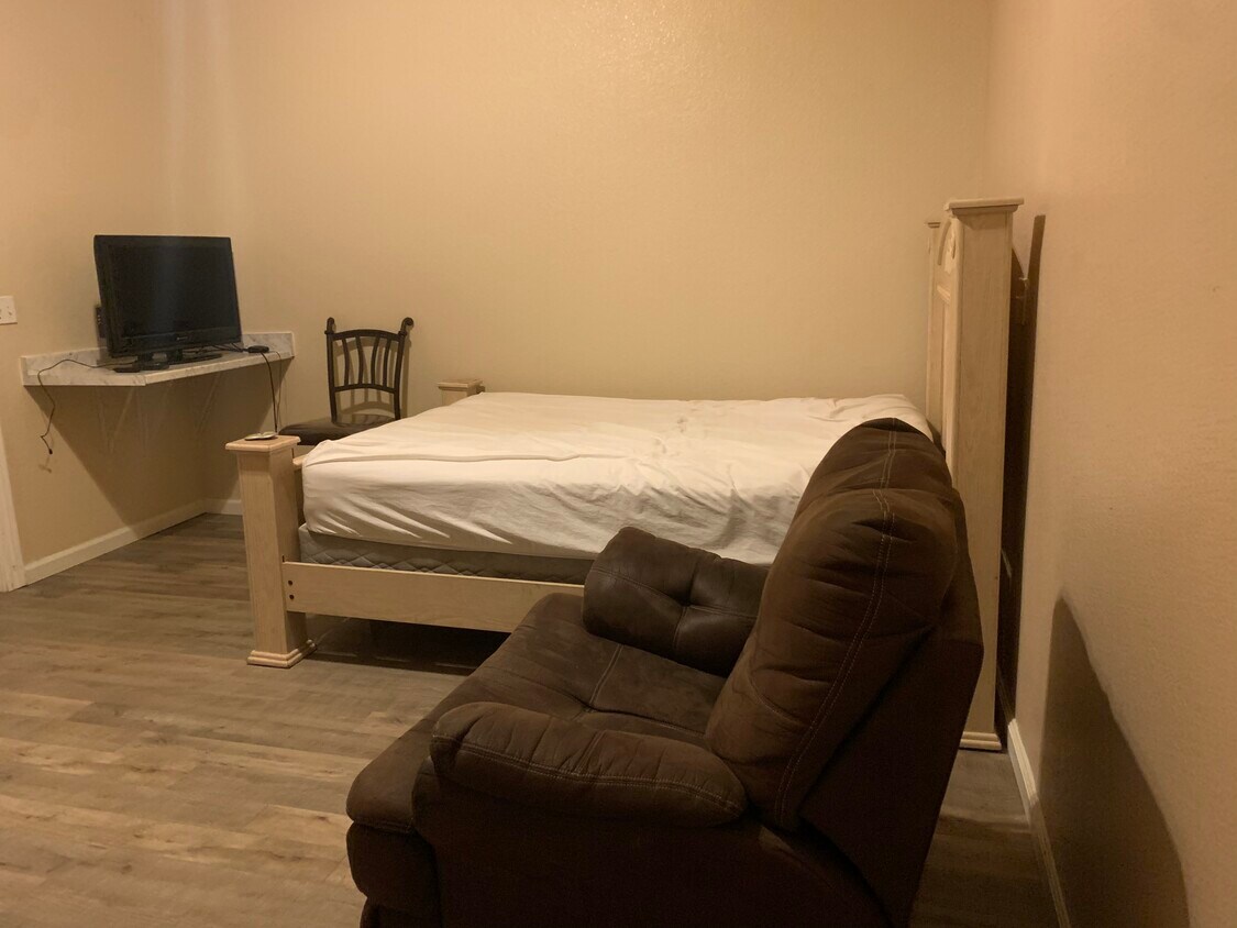 6163 N Cornelia Ave Unit A, Fresno, CA 93722 Condo for Rent in Fresno