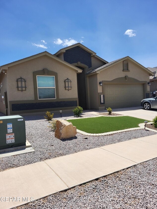 Foto principal - 12656 Mary Ponce Rd