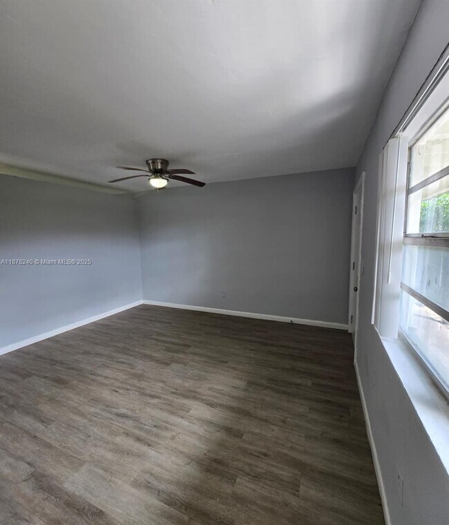 Foto del edificio - 3971 SW 12th Pl