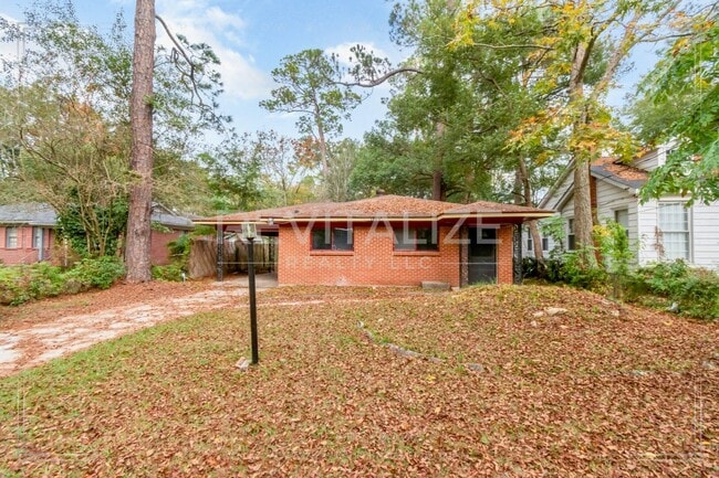Building Photo - Updated 2 Bed/1 Bath Home in Mobile! **Plus a FREE 50" Smart TV!**