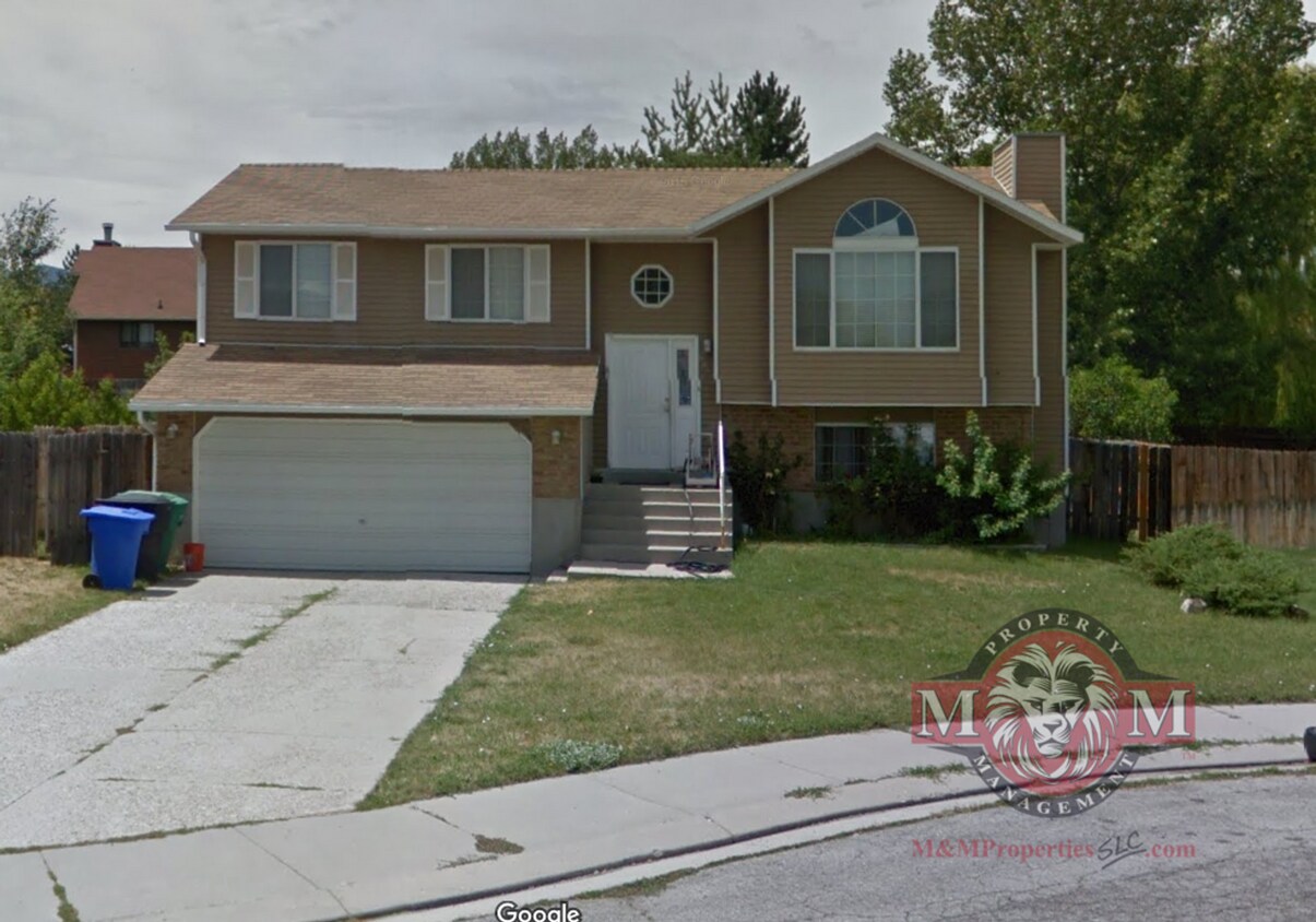 Foto principal - Beautiful Remodeled 4 Bd 2 Bath Home