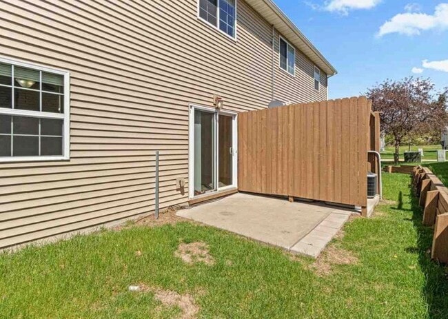 Photo - 1659 Burr Dr (North Liberty, IA) Apartment