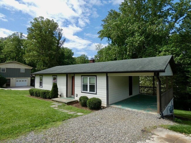 Foto del edificio - Sweet Ranch-Style Home in Montford