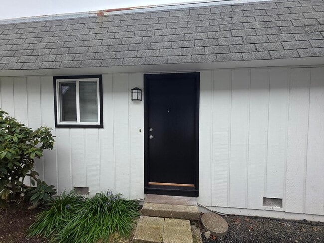 Building Photo - 354 Catron St N