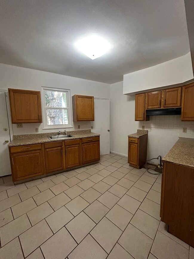 Building Photo - 71 Power St