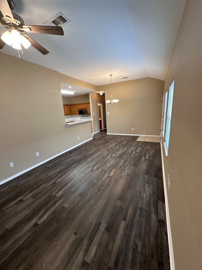 Foto del edificio - 990 Sierra Vista Ct