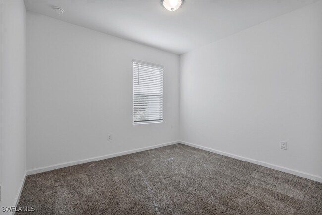 Building Photo - 42392 Cascade Dr