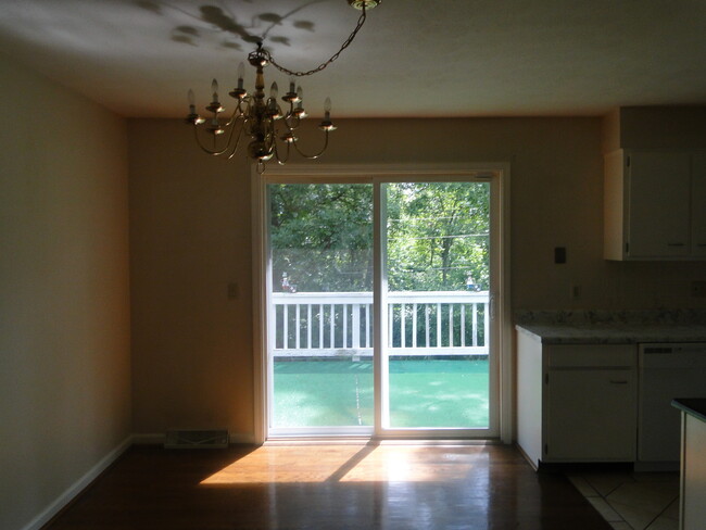 Foto del edificio - Fenced Backyard In Quiet Neighborhood