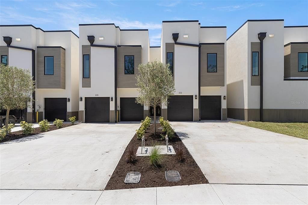 Primary Photo - 216 N Hesperides St