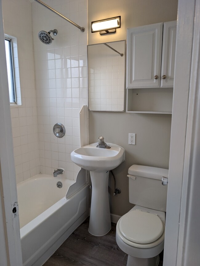 bathroom - 4431 College Ave
