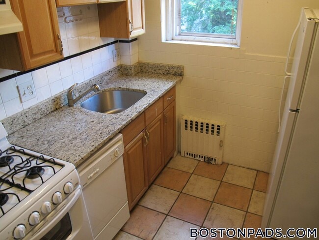 Building Photo - 126 Warren St