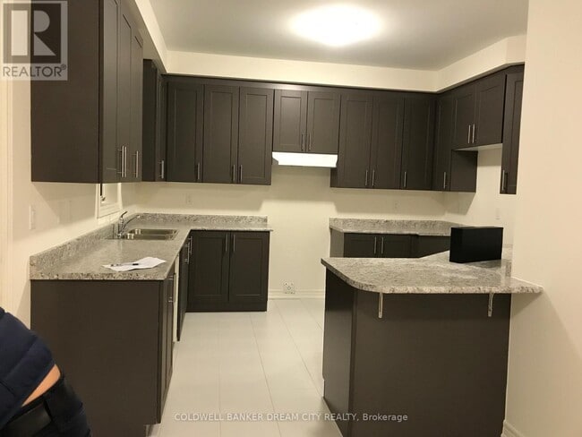 Photo du bâtiment - 360 Robert Parkinson Dr