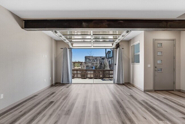 Foto del edificio - 6388 Nelson Ct