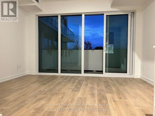 Photo du bâtiment - 1100 Sheppard Ave W