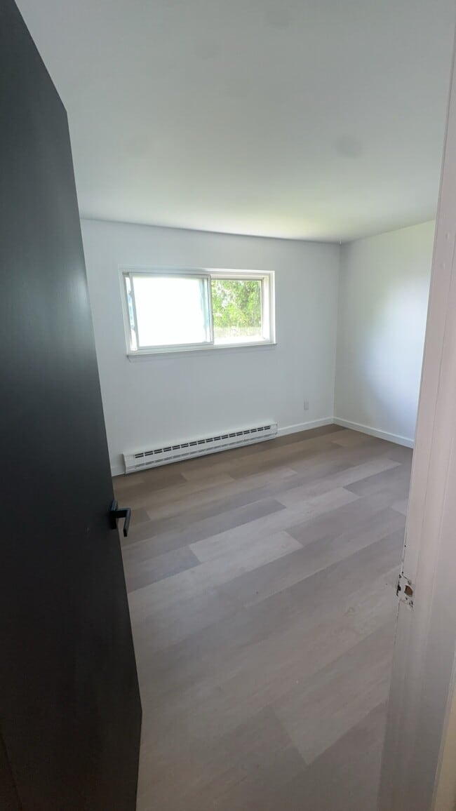 Building Photo - 2008 Military St