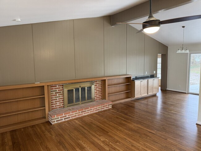 Foto del edificio - 6930 Euclid Ave